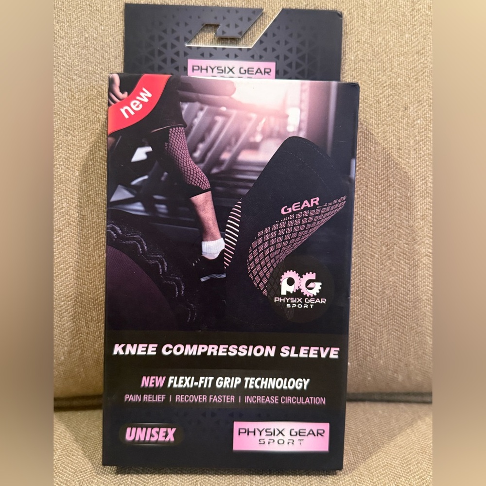 NWT Black Women’s Compression Knee Sleeve Size Small